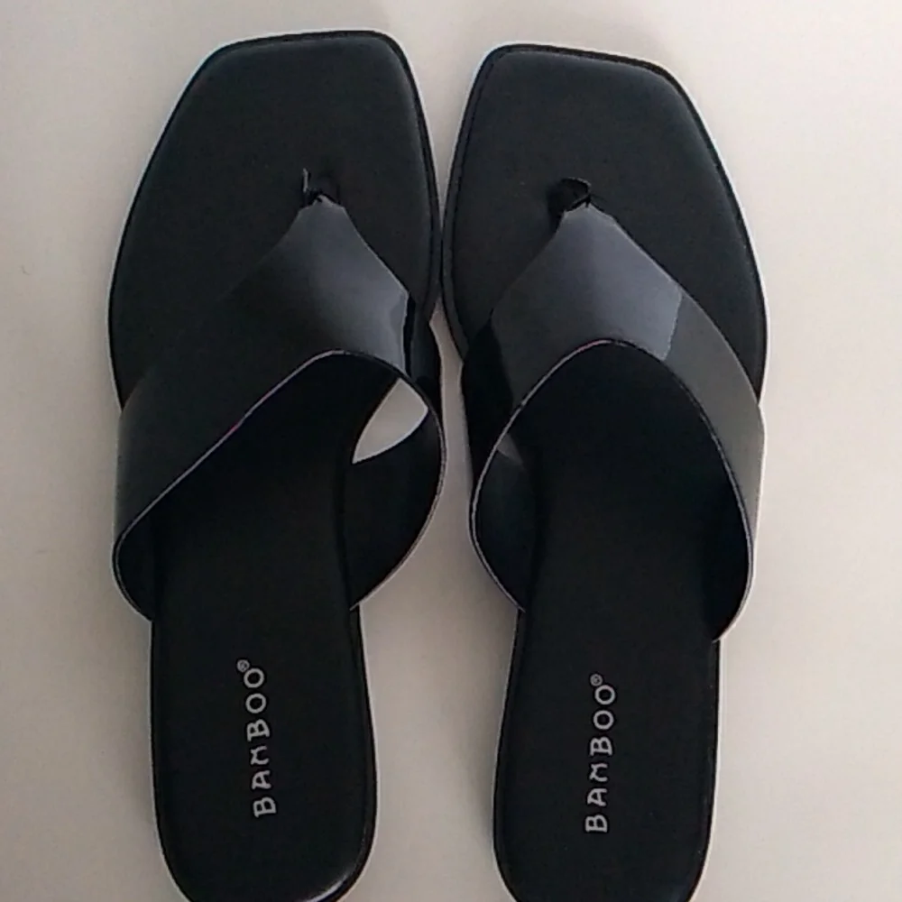 BAMBOO Women's Black Patent Leather Sandals New in box Various Sizes - Picture 3 of 4